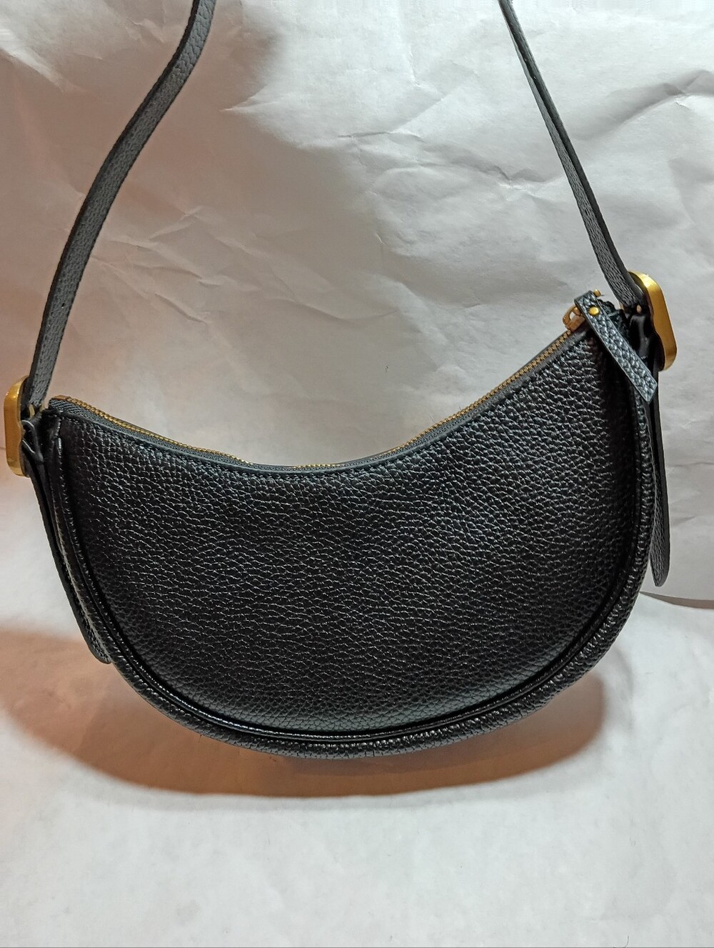 Quince Black Crescent Leather Shoulder Bag - Picture 2 of 15